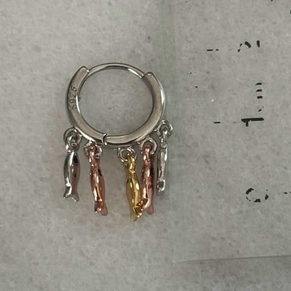 Sterling Silver Two Tone Fish Charm Dangle Fringe Hoop Earrings
Brand New - Picture 3 of 4